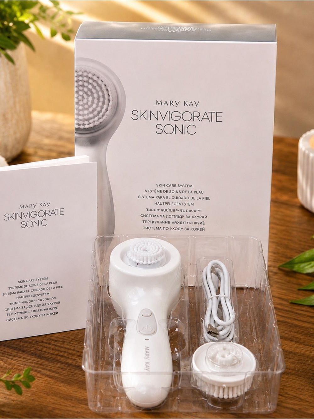 Mary Kay Skinvigorate Sonic Facial Cleansing Brush — White
